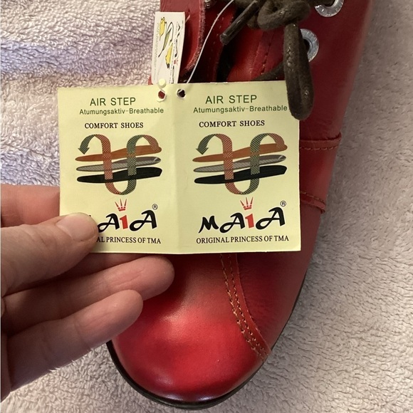 NIB TMA Eyes Womens Lace Up Leather Sneaker Loafer Red size 7.5 - Picture 2 of 7